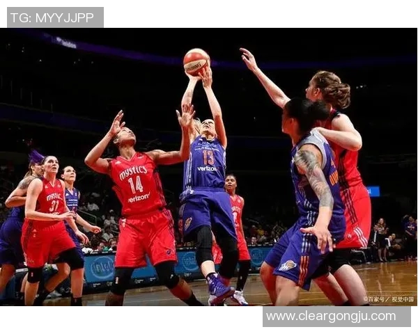 WNBA天猫队与水星队激战正酣谁能在这场对决中笑到最后